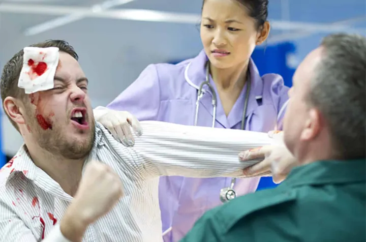 روزانه پنج شیئ خطرناک مثل چاقو از بیماران کشف و ضبط می‌شود